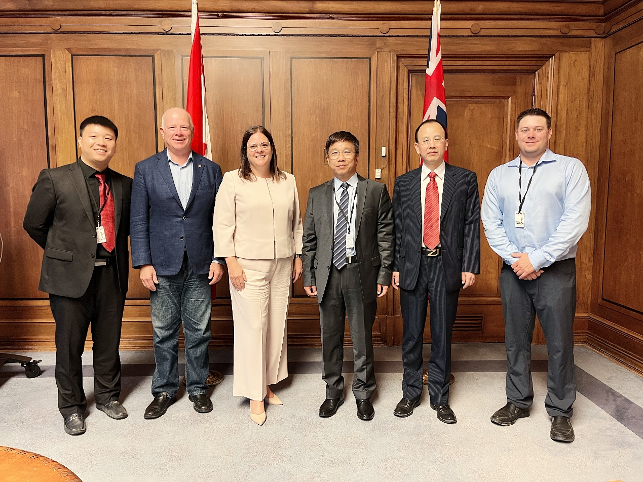 388vip太阳资源集团董事长王平卫拜会加拿大曼尼托巴省省长